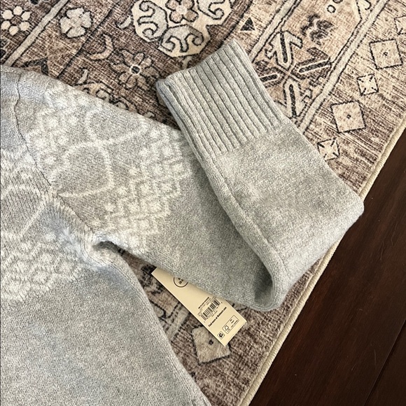 NWT! Warm Gray Hooded Sweater with Heart Pattern - Picture 3 of 5